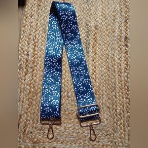 🙂Navy Floral Adjustable Bag Strap - NWOT